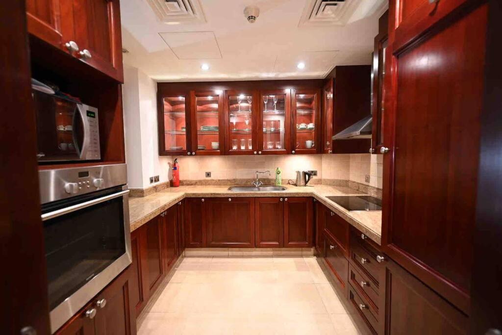 Brand New Furniture . Close To Dubai Mall. Exterior photo